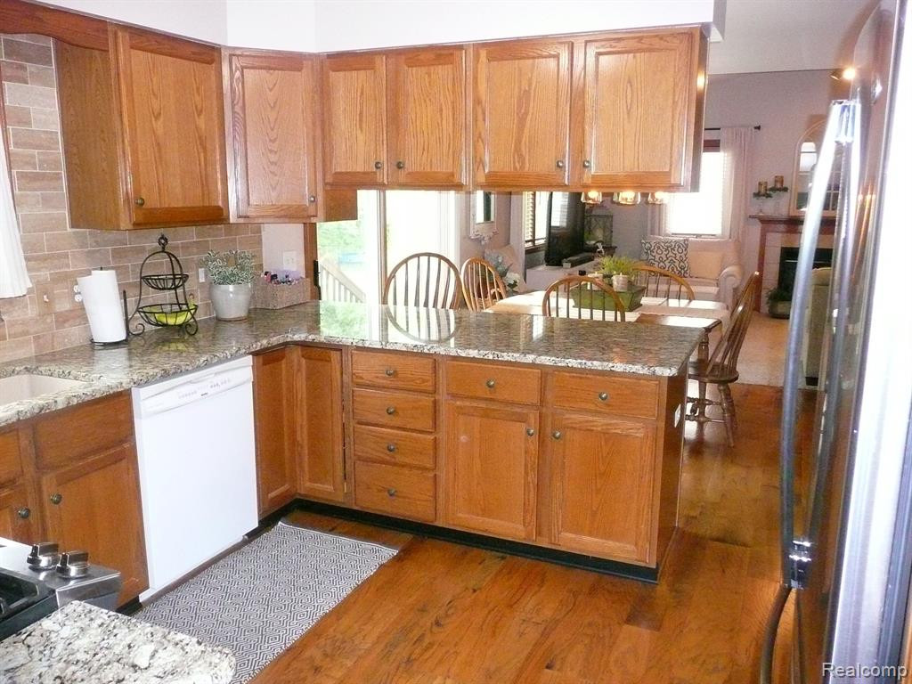 431 Woodland Drive W, Saline, MI 48176 — Photo 12