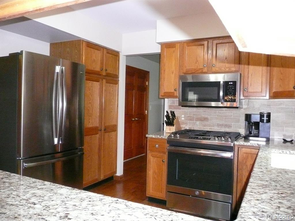 431 Woodland Drive W, Saline, MI 48176 — Photo 13