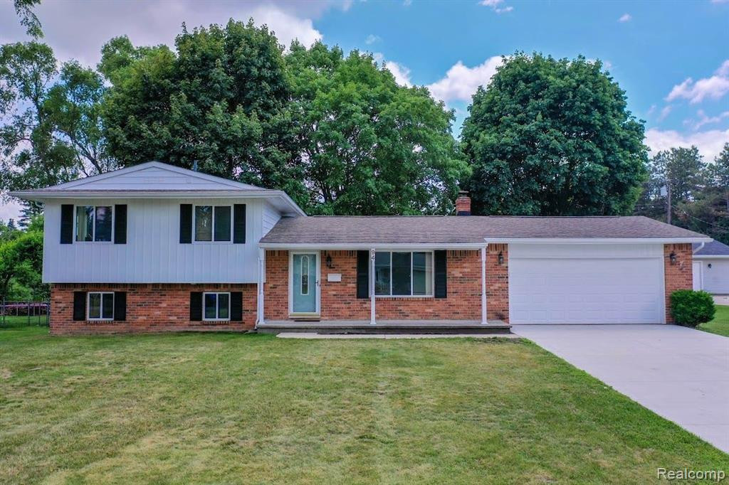 94 1ST Street, Oxford, MI 48371 — front exterior