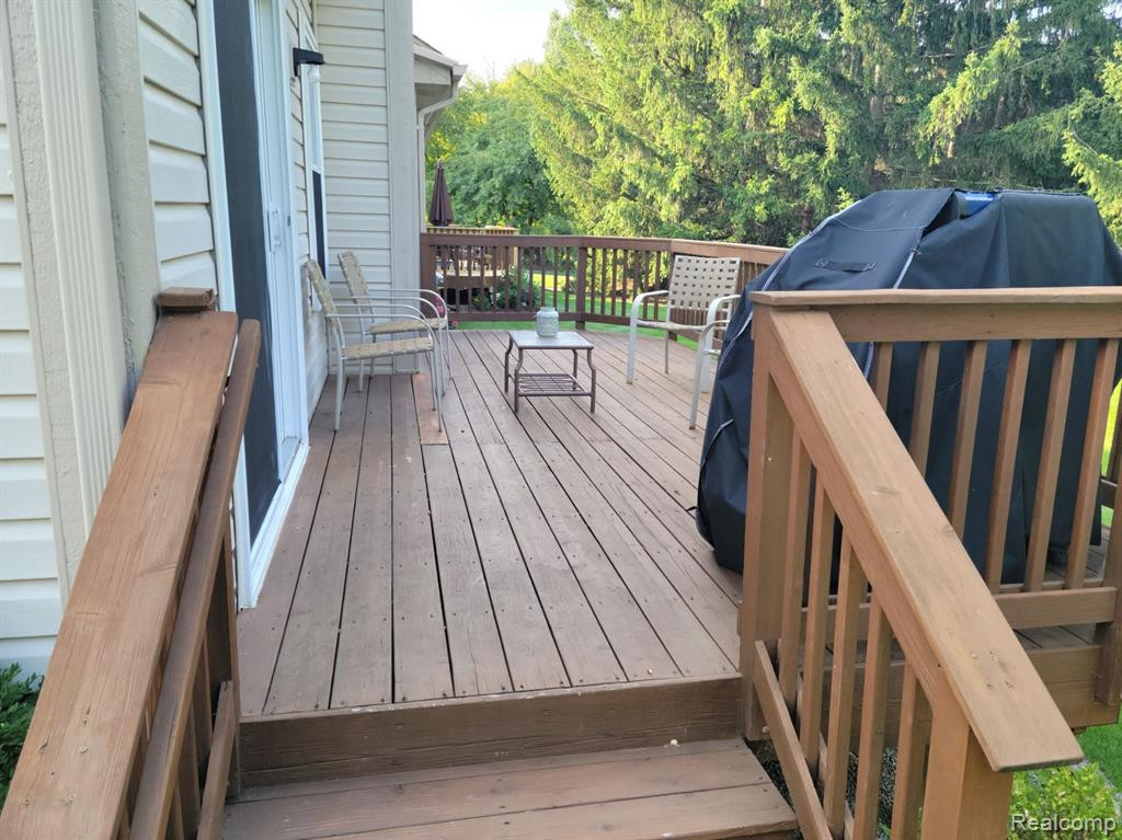 2254 MAPLEHURST Drive, 28, Commerce Twp, MI 48390 — Photo 6