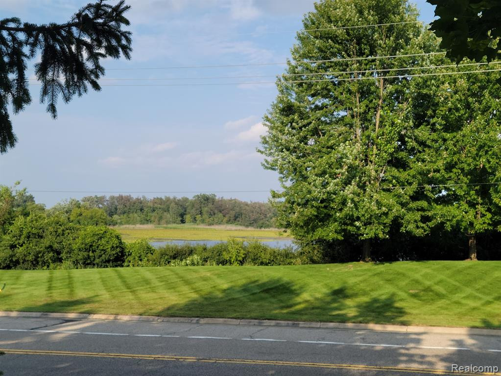 2254 MAPLEHURST Drive, 28, Commerce Twp, MI 48390 — Photo 7