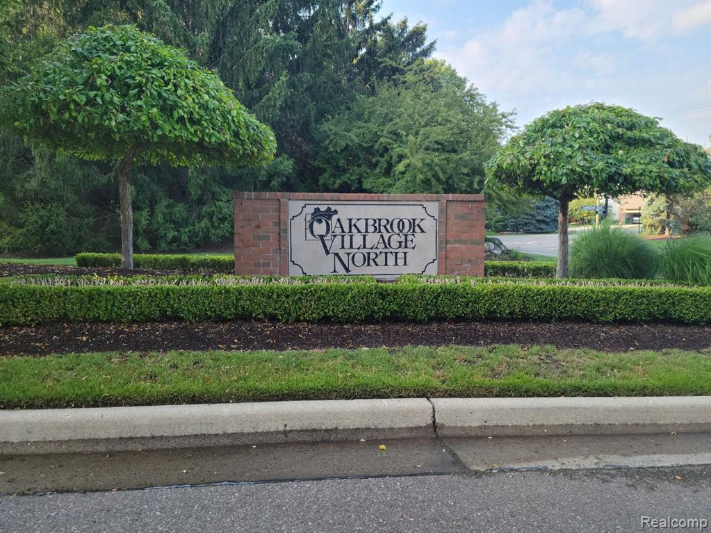 2254 MAPLEHURST Drive, 28, Commerce Twp, MI 48390 — Photo 8