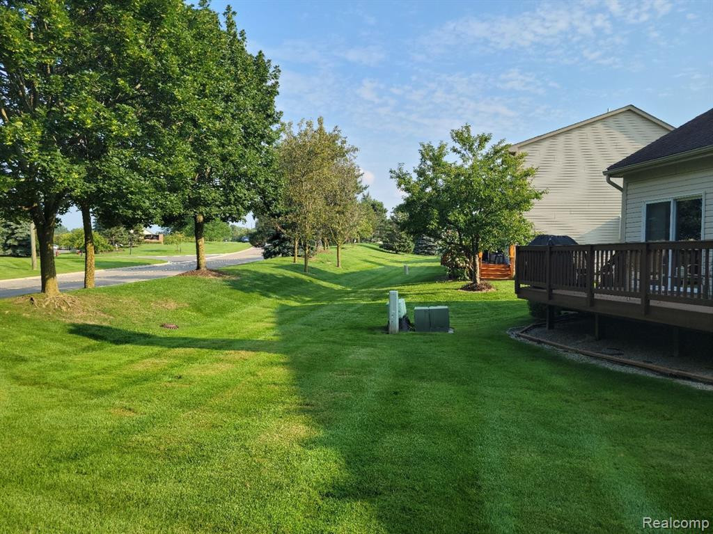 2254 MAPLEHURST Drive, 28, Commerce Twp, MI 48390 — Photo 9