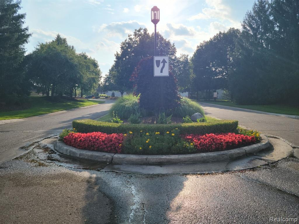 2254 MAPLEHURST Drive, 28, Commerce Twp, MI 48390 — Photo 10