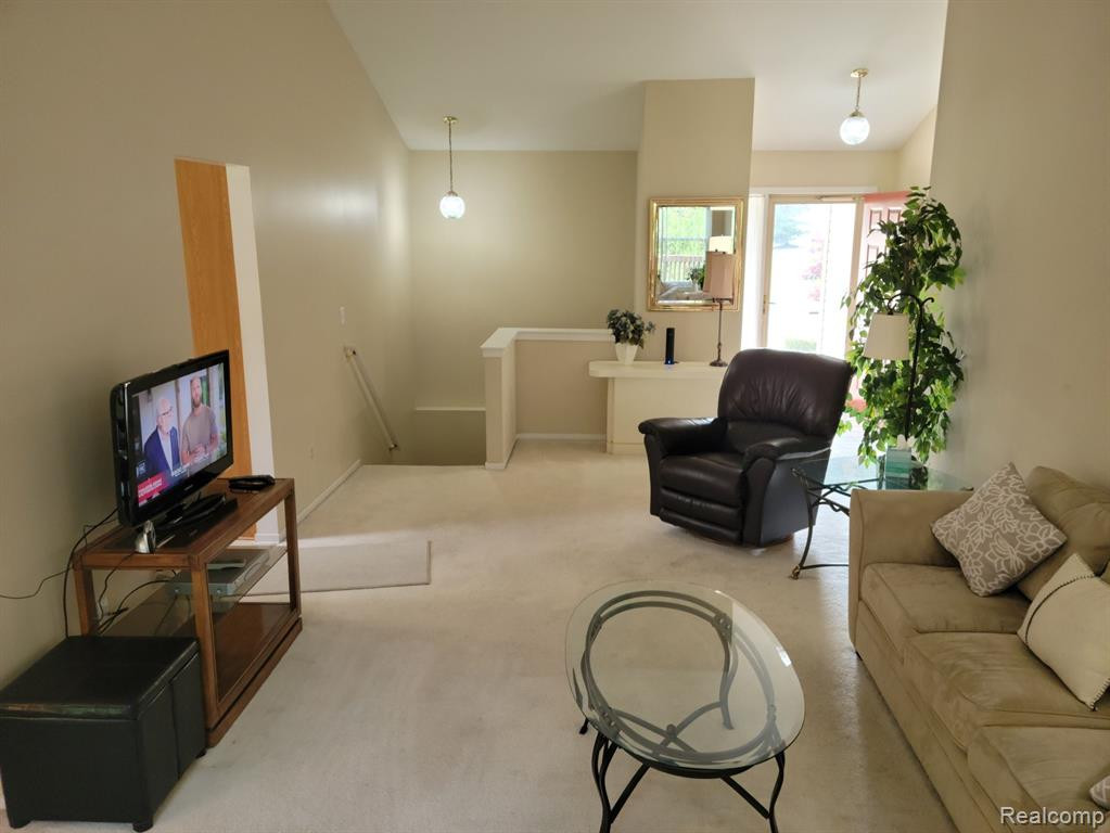 2254 MAPLEHURST Drive, 28, Commerce Twp, MI 48390 — Photo 13