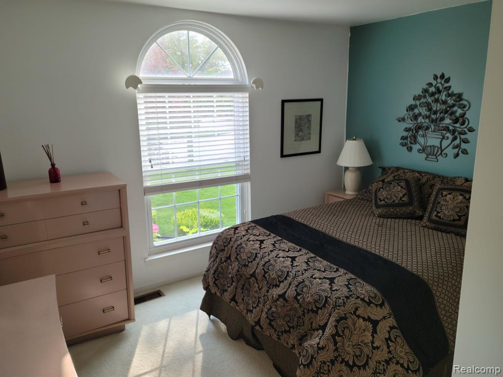 2254 MAPLEHURST Drive, 28, Commerce Twp, MI 48390 — Photo 22