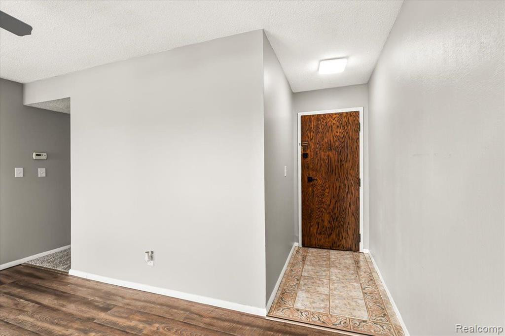 836 CLIFFS Drive, 206D, Ypsilanti, MI 48198 — Photo 3