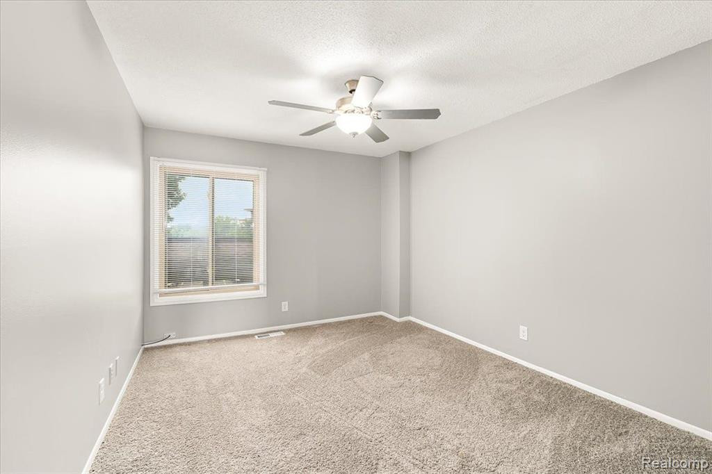 836 CLIFFS Drive, 206D, Ypsilanti, MI 48198 — Photo 13