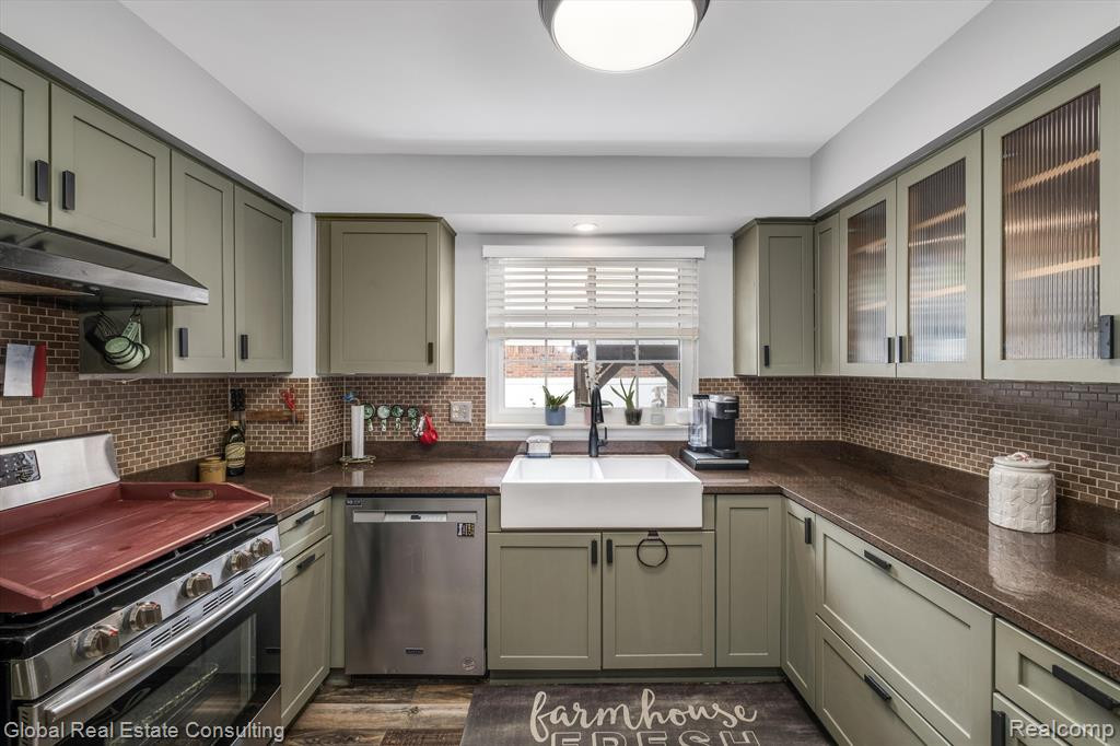 726 KINGS Way, Canton, MI 48188 — Photo 11