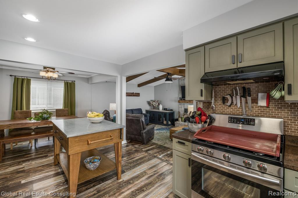 726 KINGS Way, Canton, MI 48188 — Photo 12