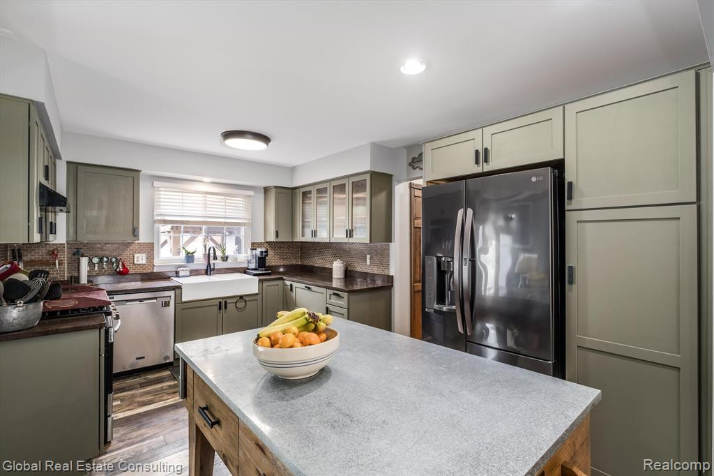 726 KINGS Way, Canton, MI 48188 — Photo 13