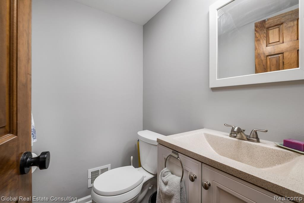 726 KINGS Way, Canton, MI 48188 — Photo 19
