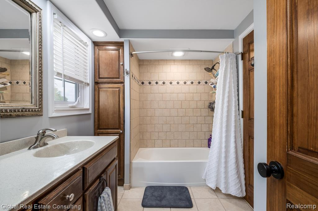 726 KINGS Way, Canton, MI 48188 — Photo 26