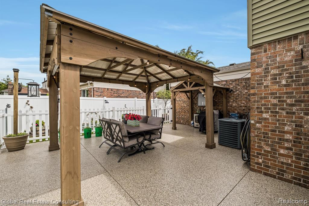 726 KINGS Way, Canton, MI 48188 — Photo 32