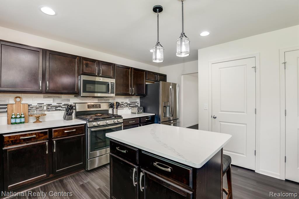 37490 S DIANNE Lane, New Boston, MI 48164 — Photo 10