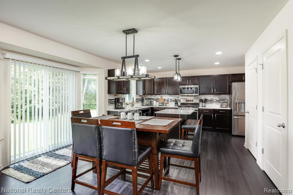 37490 S DIANNE Lane, New Boston, MI 48164 — Photo 12