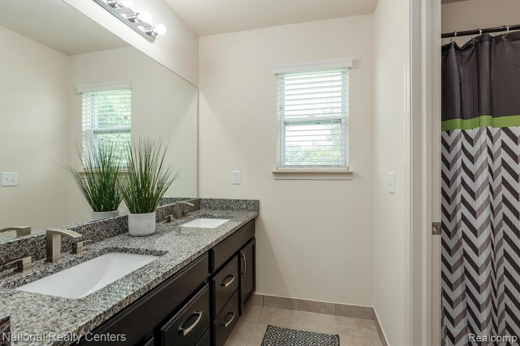 37490 S DIANNE Lane, New Boston, MI 48164 — Photo 25