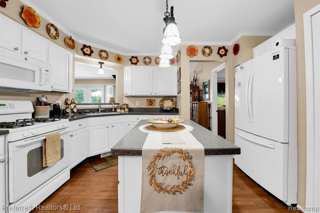39990 FINLEY Drive, Canton, MI 48188 — Photo 9