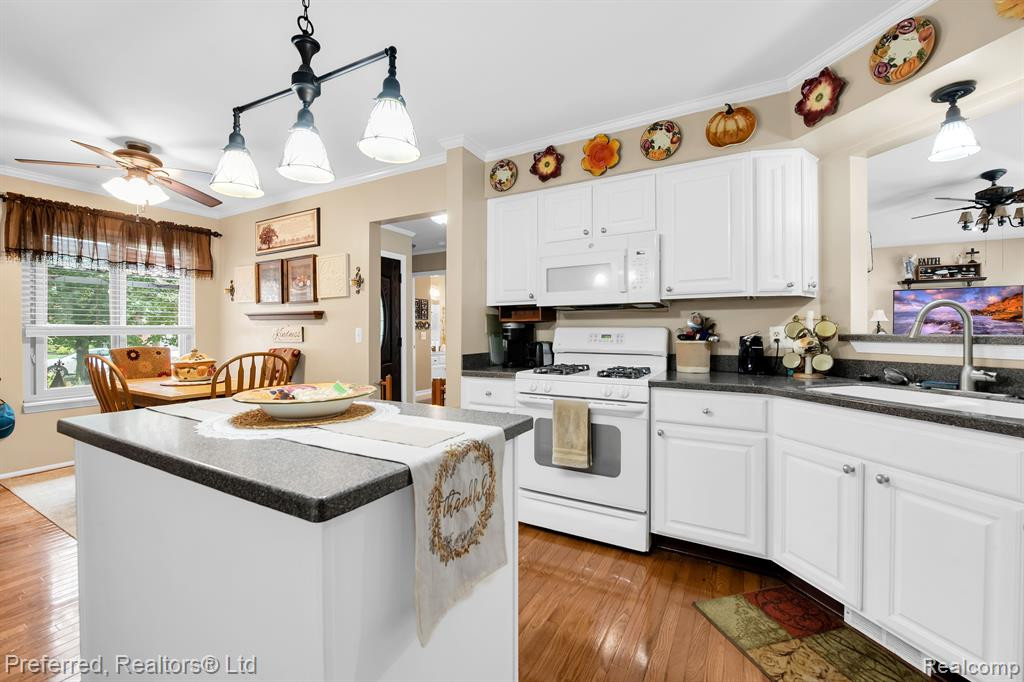 39990 FINLEY Drive, Canton, MI 48188 — Photo 10