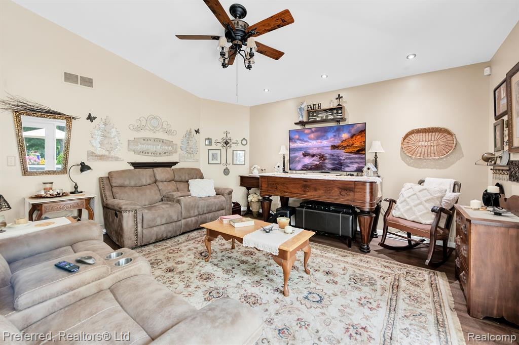 39990 FINLEY Drive, Canton, MI 48188 — Photo 17
