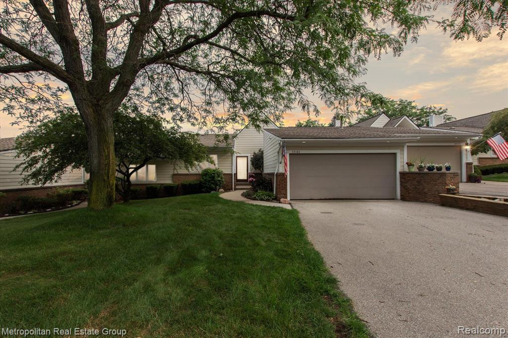 35180 HILLSIDE Drive, Farmington Hills, MI 48335 — Photo 2