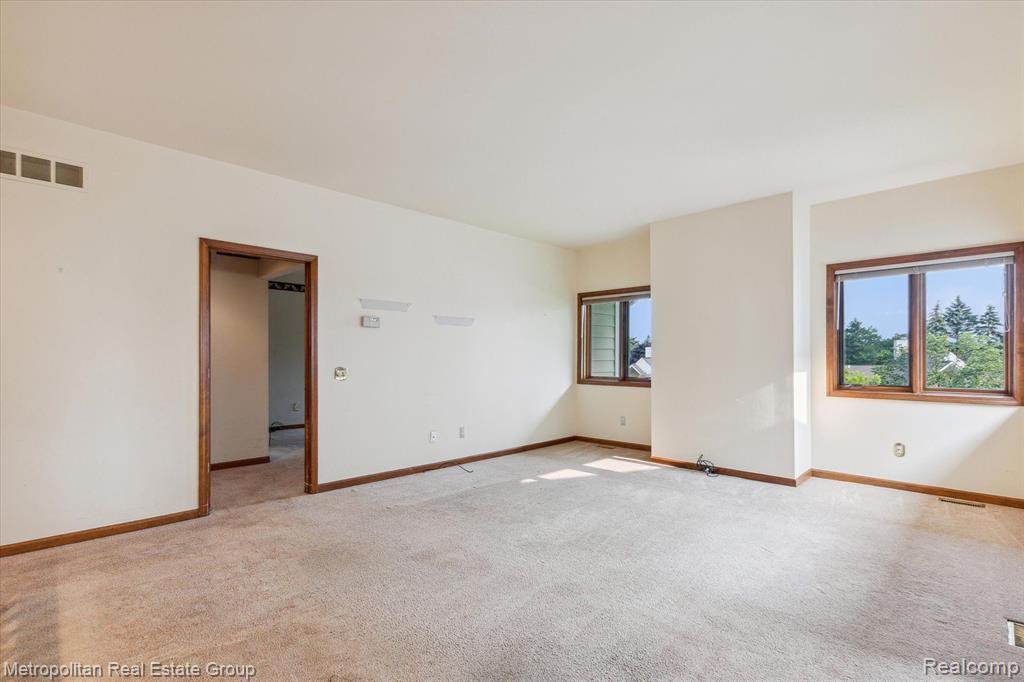 35180 HILLSIDE Drive, Farmington Hills, MI 48335 — Photo 8