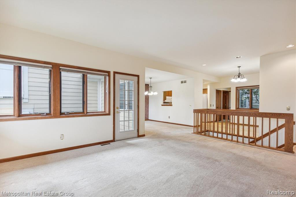 35180 HILLSIDE Drive, Farmington Hills, MI 48335 — Photo 9