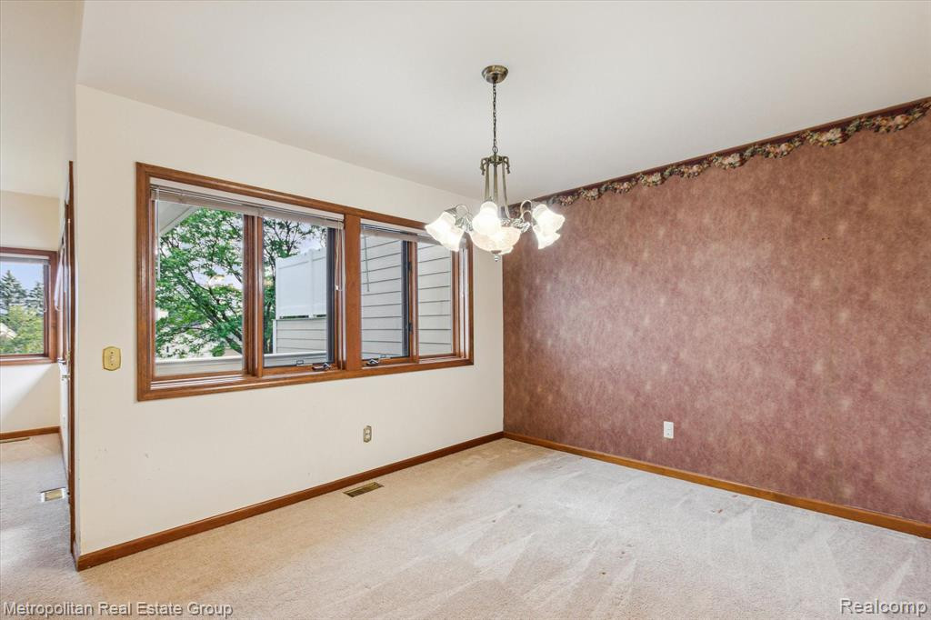 35180 HILLSIDE Drive, Farmington Hills, MI 48335 — Photo 11