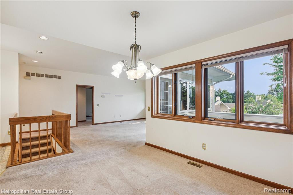 35180 HILLSIDE Drive, Farmington Hills, MI 48335 — Photo 12