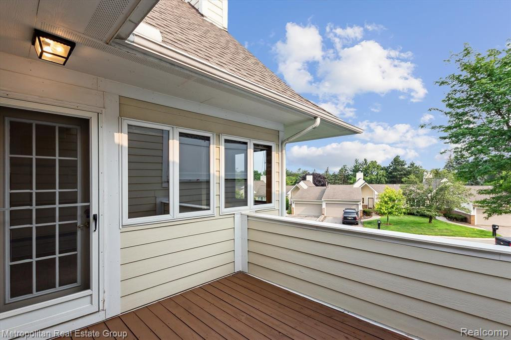 35180 HILLSIDE Drive, Farmington Hills, MI 48335 — Photo 13