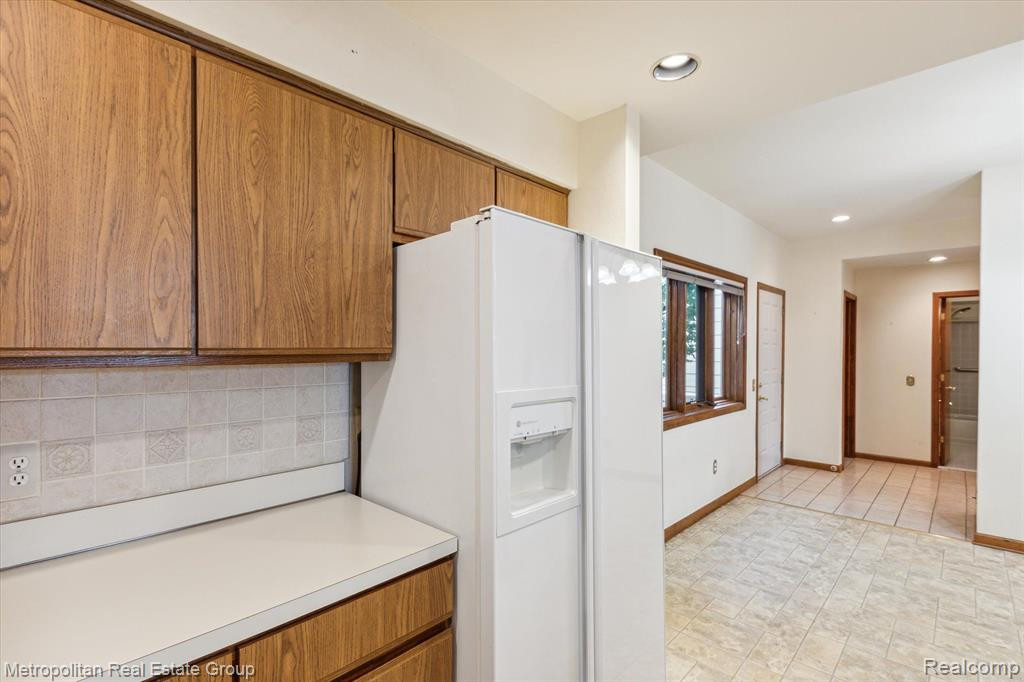 35180 HILLSIDE Drive, Farmington Hills, MI 48335 — Photo 19