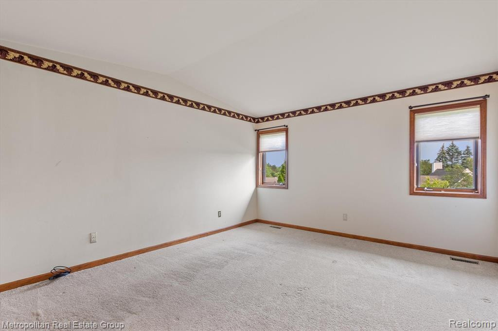 35180 HILLSIDE Drive, Farmington Hills, MI 48335 — Photo 20
