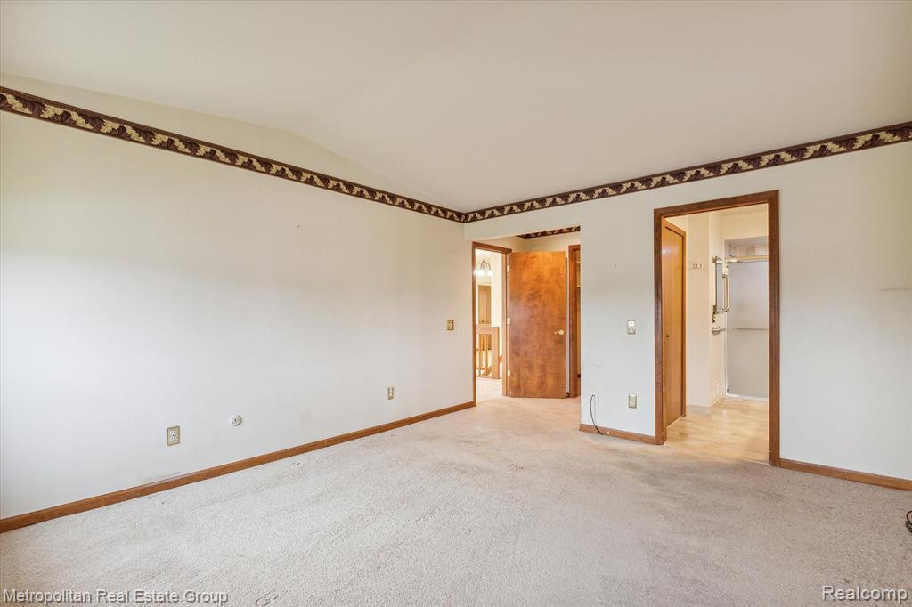 35180 HILLSIDE Drive, Farmington Hills, MI 48335 — Photo 21