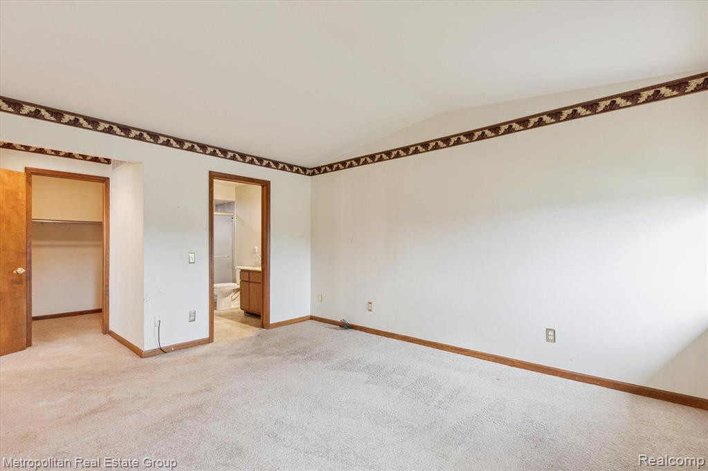 35180 HILLSIDE Drive, Farmington Hills, MI 48335 — Photo 23