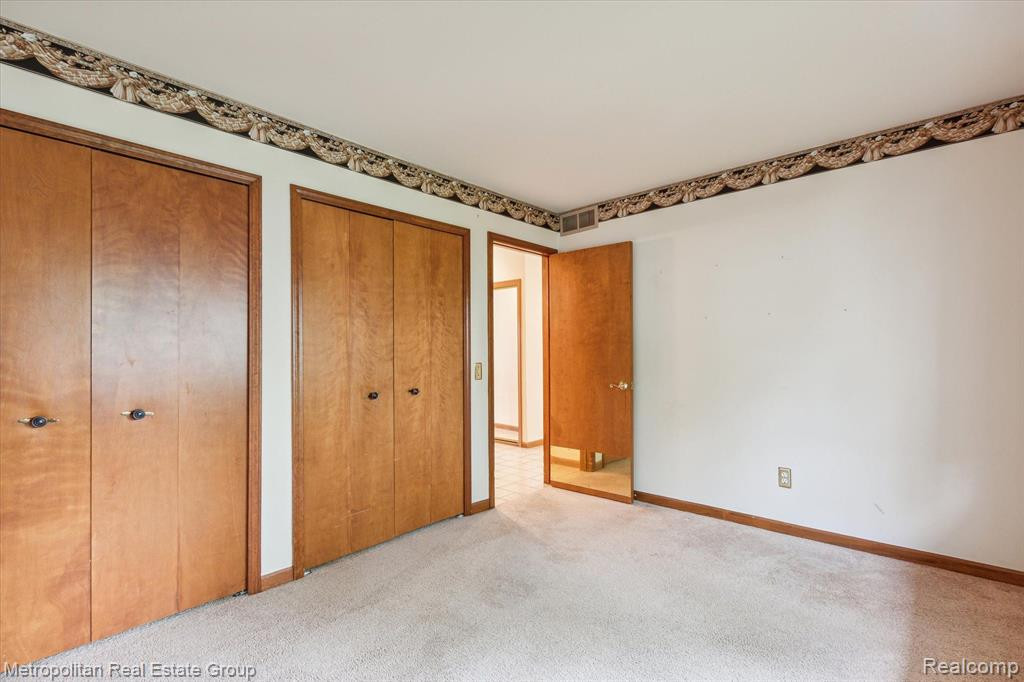 35180 HILLSIDE Drive, Farmington Hills, MI 48335 — Photo 28