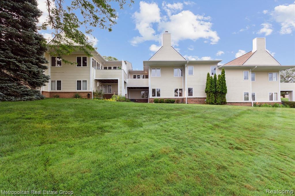 35180 HILLSIDE Drive, Farmington Hills, MI 48335 — Photo 32