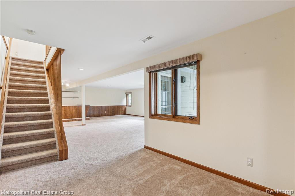 35180 HILLSIDE Drive, Farmington Hills, MI 48335 — Photo 34