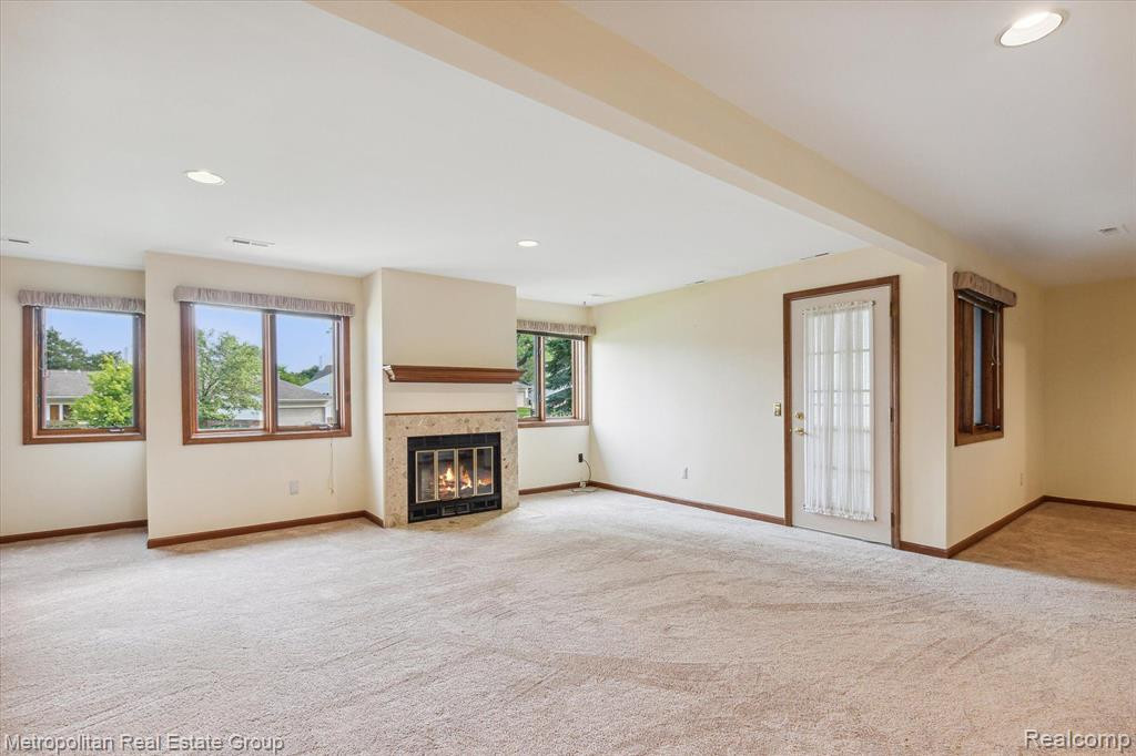 35180 HILLSIDE Drive, Farmington Hills, MI 48335 — Photo 35