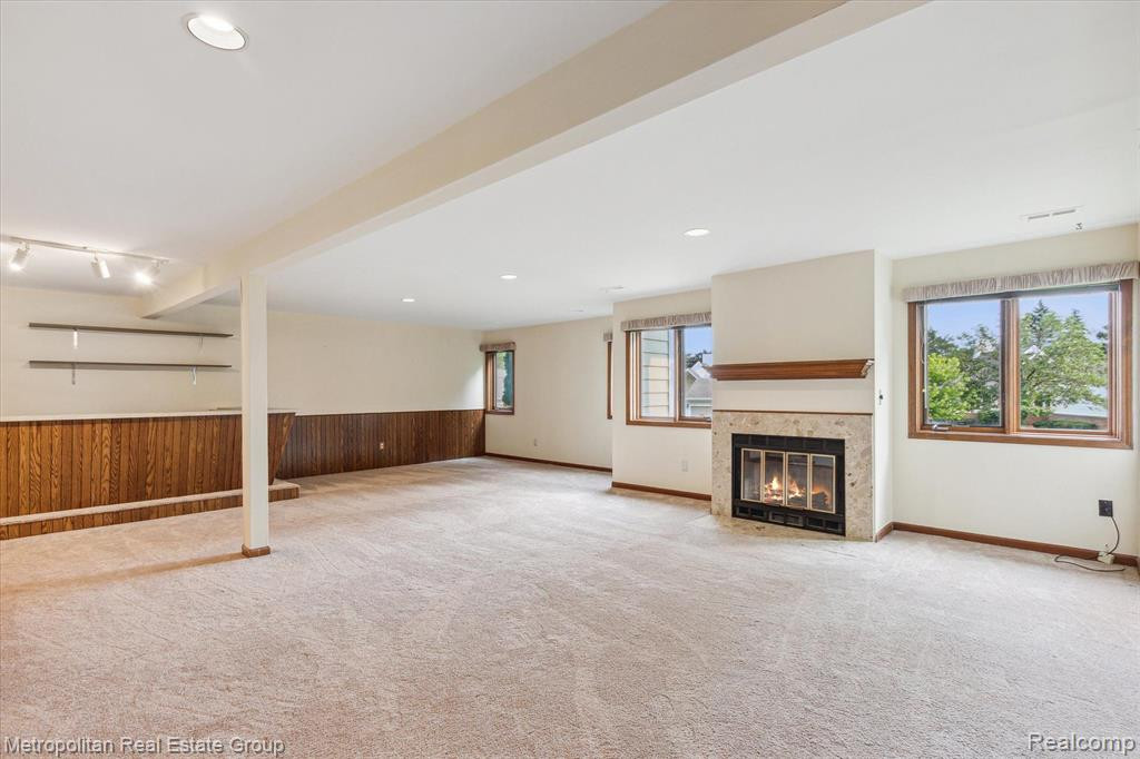 35180 HILLSIDE Drive, Farmington Hills, MI 48335 — Photo 37