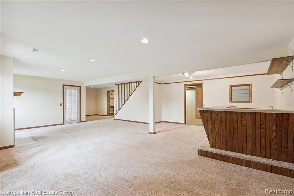 35180 HILLSIDE Drive, Farmington Hills, MI 48335 — Photo 38