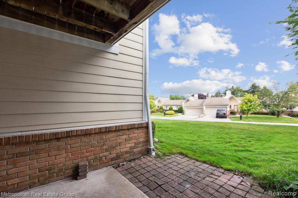 35180 HILLSIDE Drive, Farmington Hills, MI 48335 — Photo 41