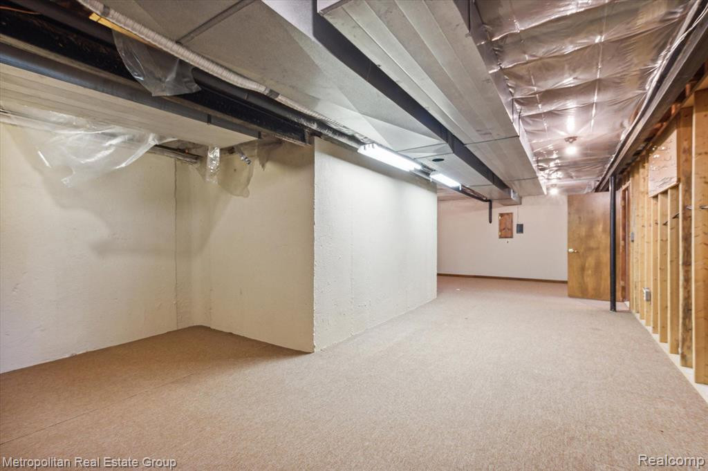 35180 HILLSIDE Drive, Farmington Hills, MI 48335 — Photo 45