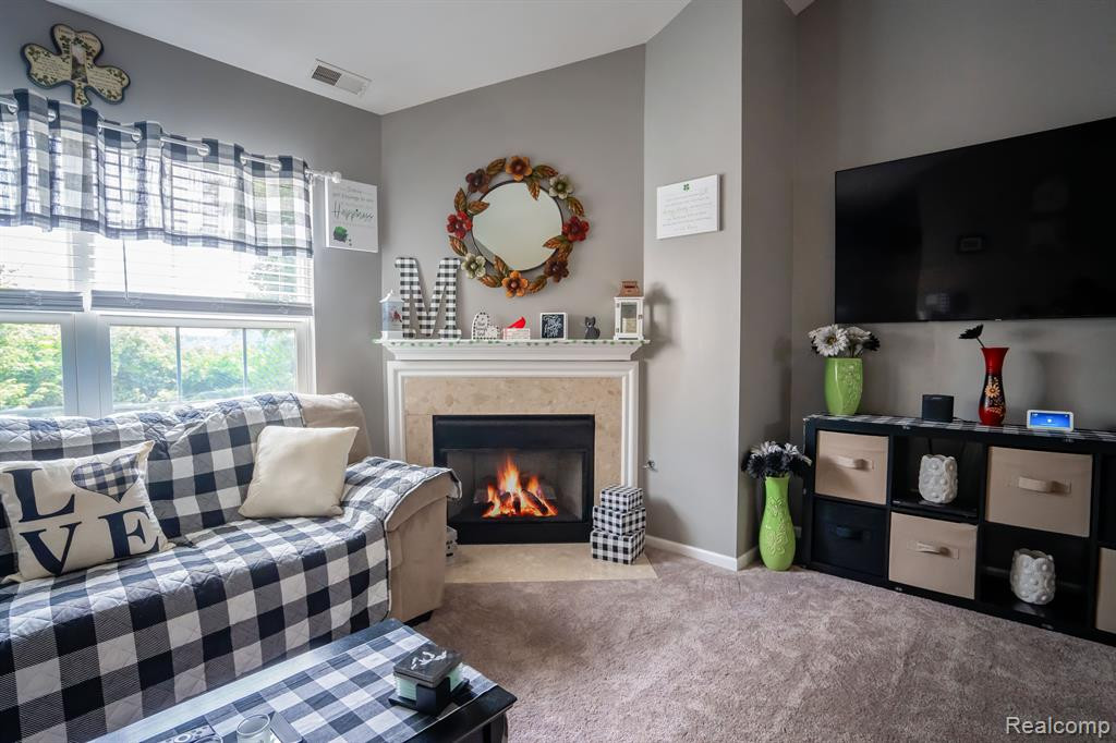 23463 WILLIAMSBURG Circle, Woodhaven, MI 48183 — Photo 2