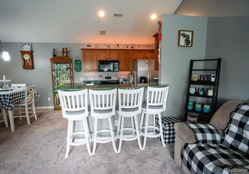 23463 WILLIAMSBURG Circle, Woodhaven, MI 48183 — Photo 5