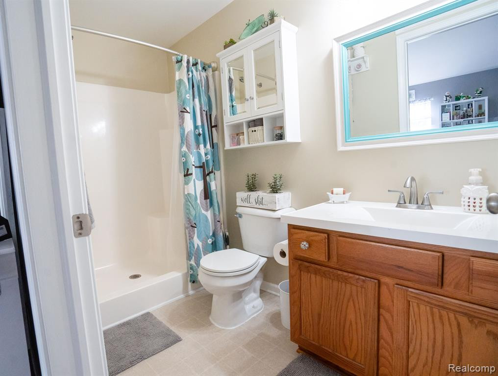23463 WILLIAMSBURG Circle, Woodhaven, MI 48183 — Photo 10
