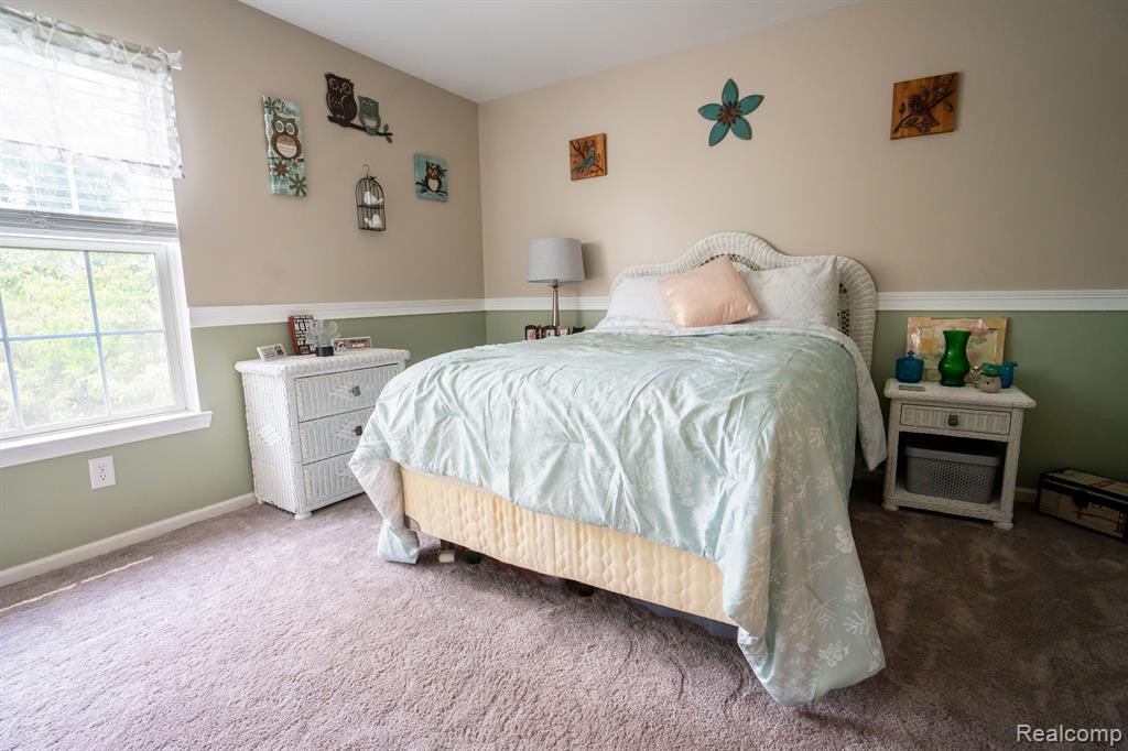 23463 WILLIAMSBURG Circle, Woodhaven, MI 48183 — Photo 11