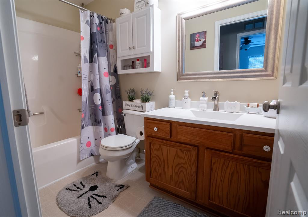 23463 WILLIAMSBURG Circle, Woodhaven, MI 48183 — Photo 13