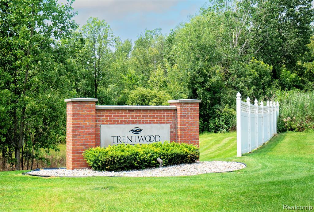 23463 WILLIAMSBURG Circle, Woodhaven, MI 48183 — Photo 19