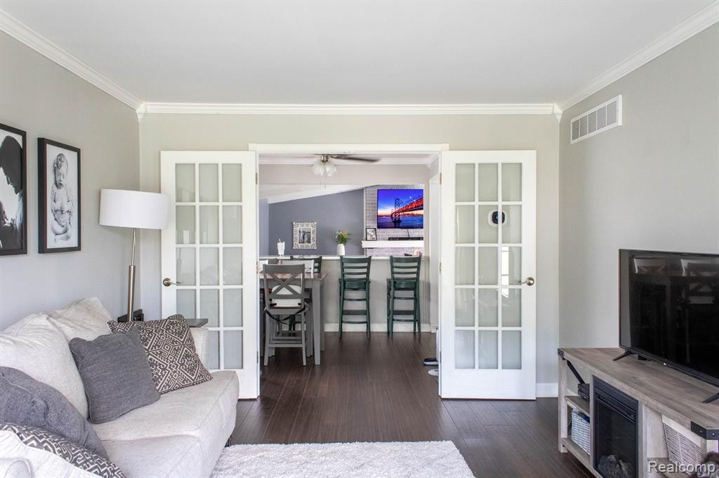 355 KINGS Way, Canton, MI 48188 — Photo 3