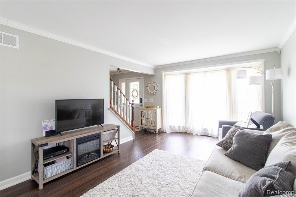 355 KINGS Way, Canton, MI 48188 — Photo 4